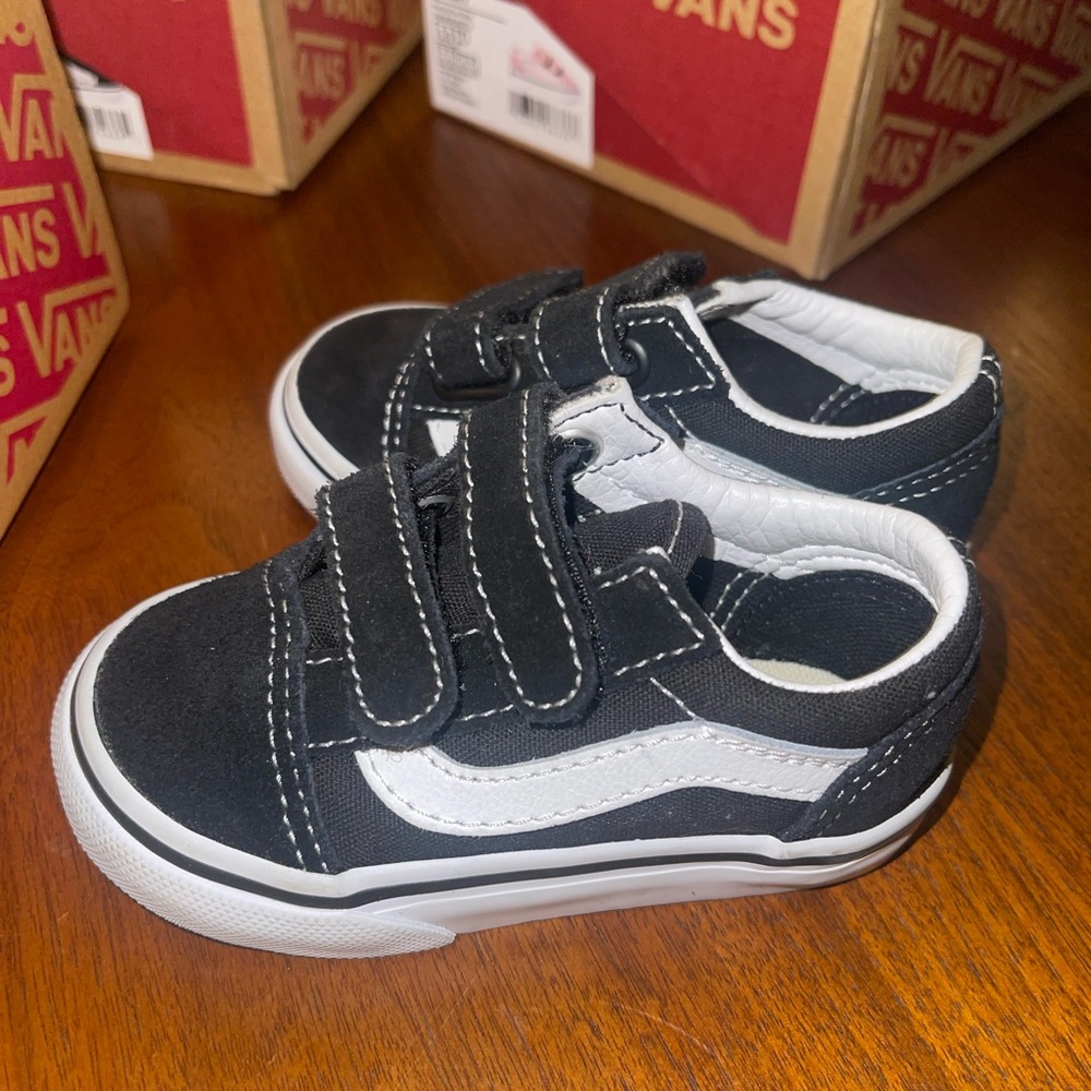 Black and white vans toddler 5